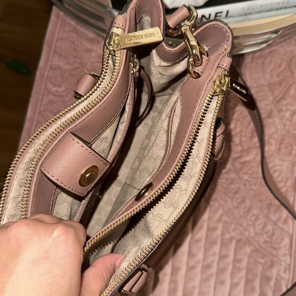 Michael Kors Bag - Picture 3 of 16